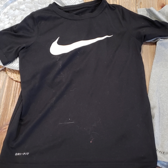 4 NIKE YOUTH/BOYS Small Shirts (Dry-Fit) - Picture 5 of 14